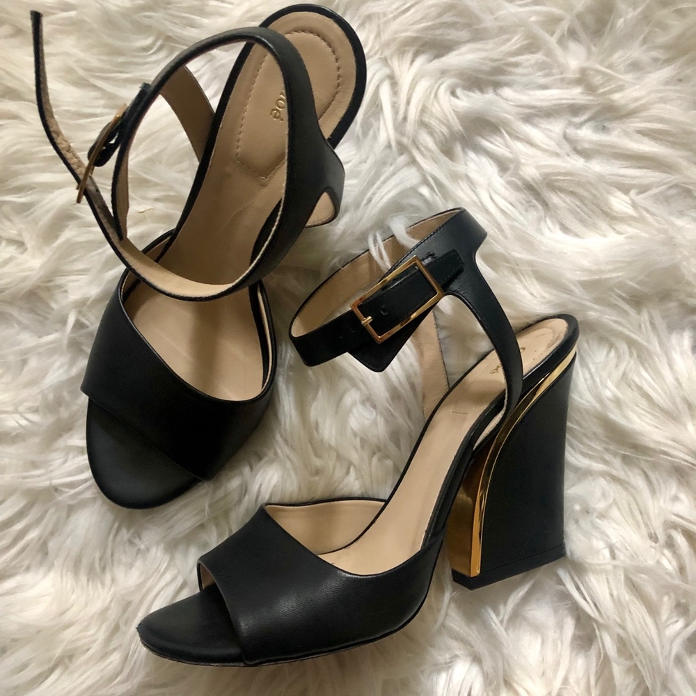 Chloé Black Leather Block Heel Sandals w/ Gold Detail – Size 37.5